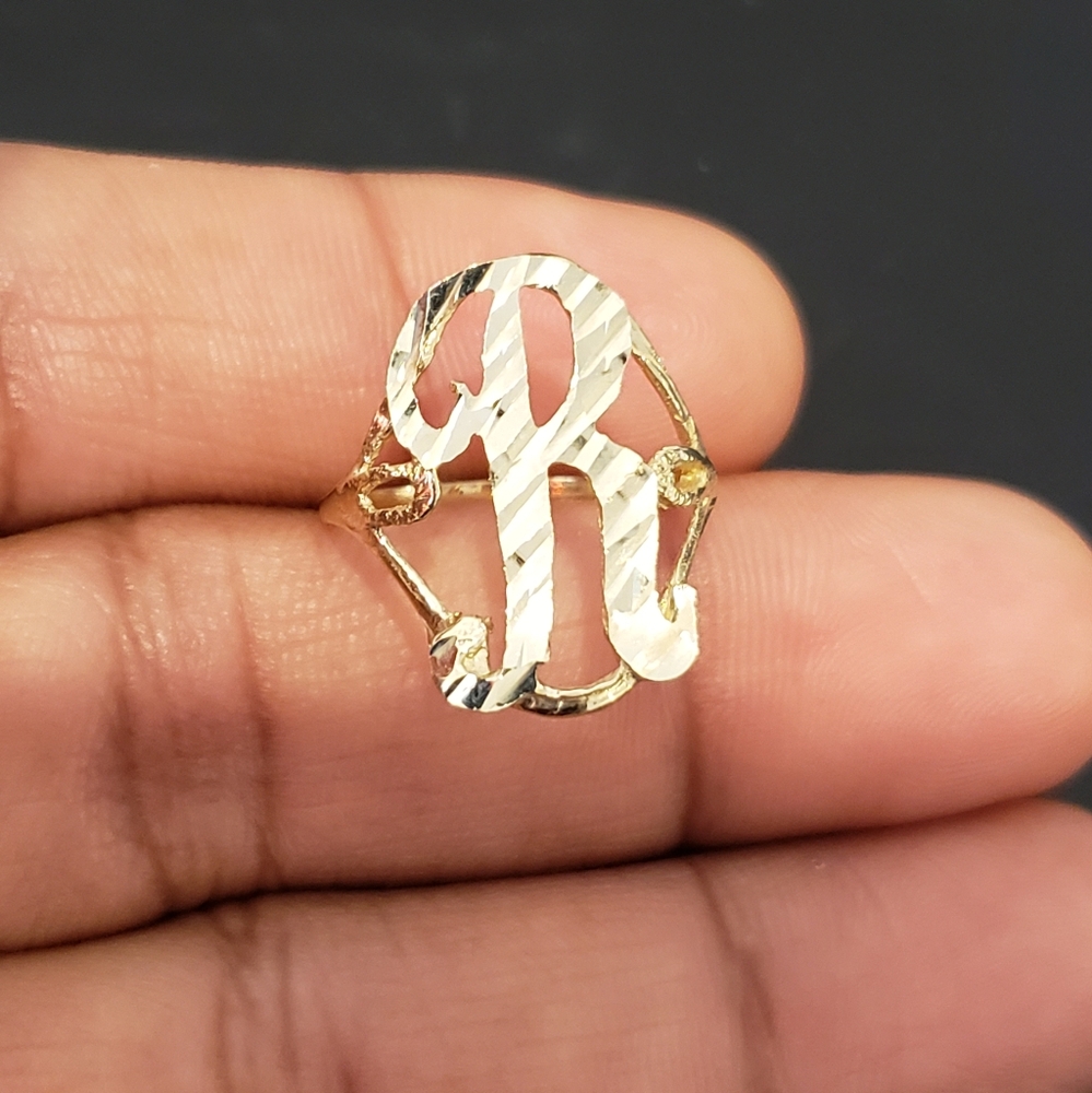 10kt Gold Initial R Ring - Picture 6 of 11